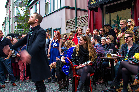 Impromptu Choir  Performs